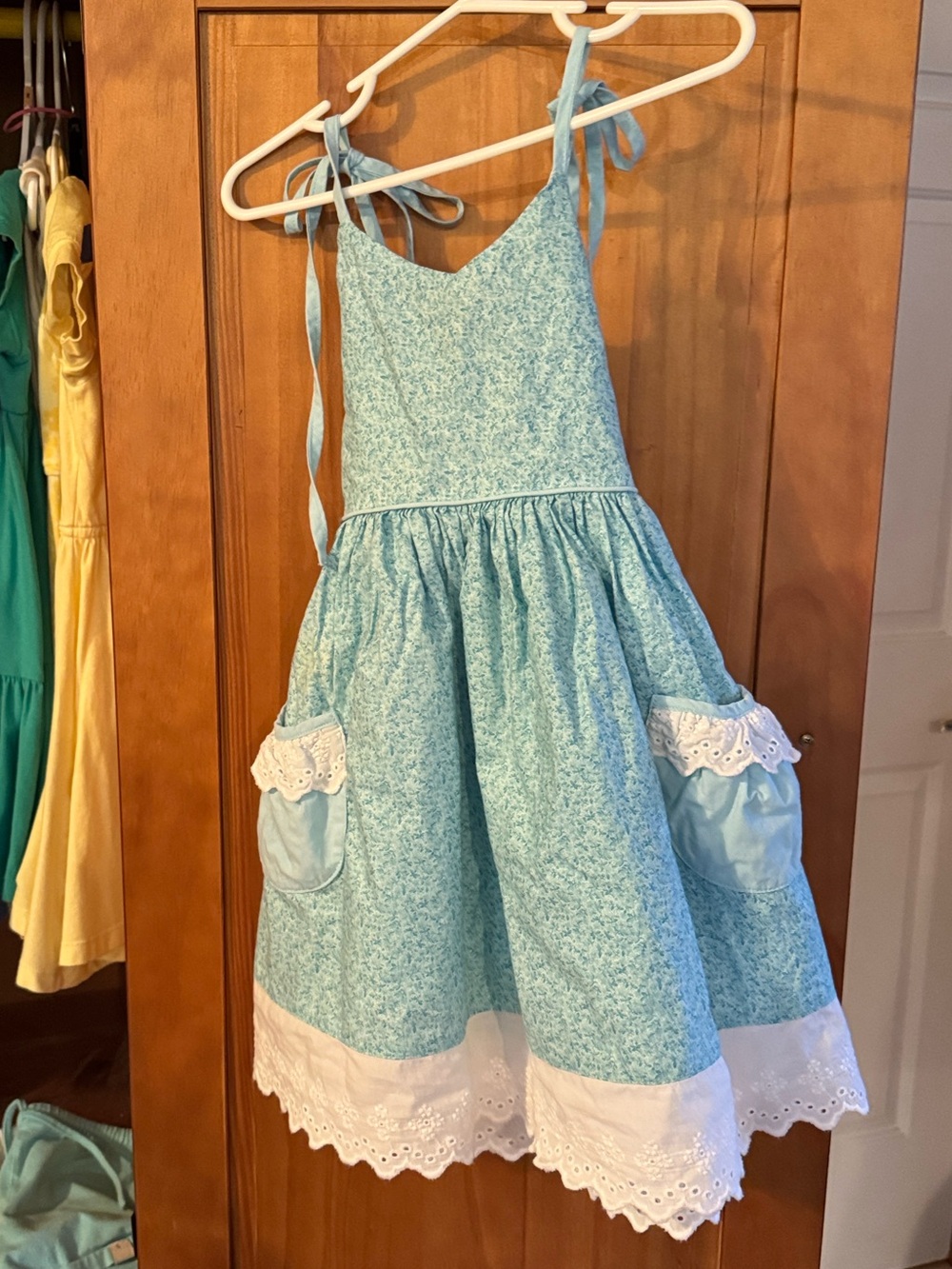 Well Dressed Wolf Blue White Lace Ruffle Sweetheart Sundress Pockets Girls 4T